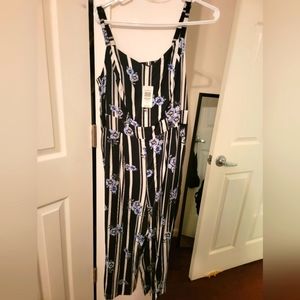 Black and white striped jumper. Torrid size 1.